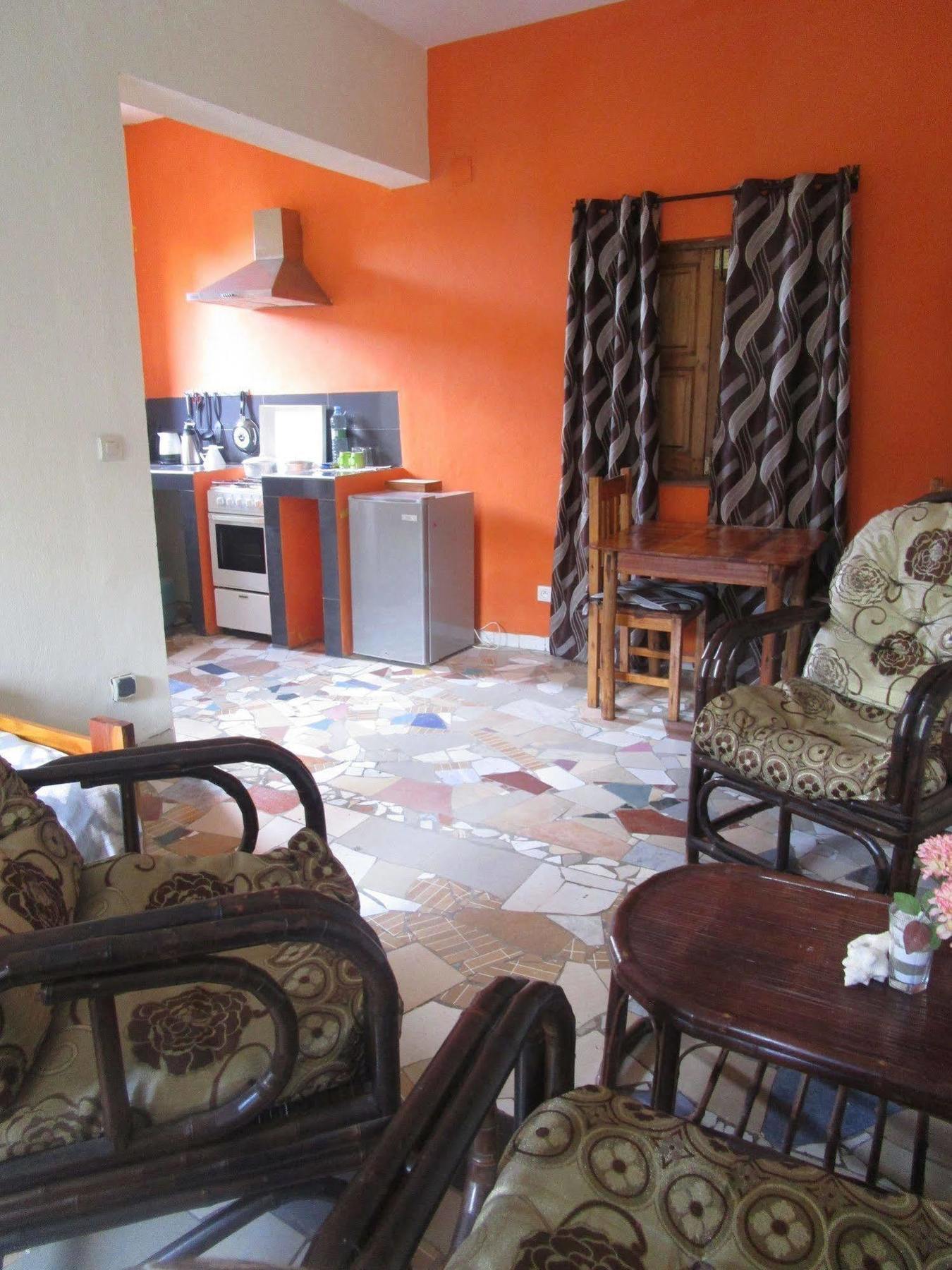 אנטננריבו Meva Guesthouse מראה חיצוני תמונה